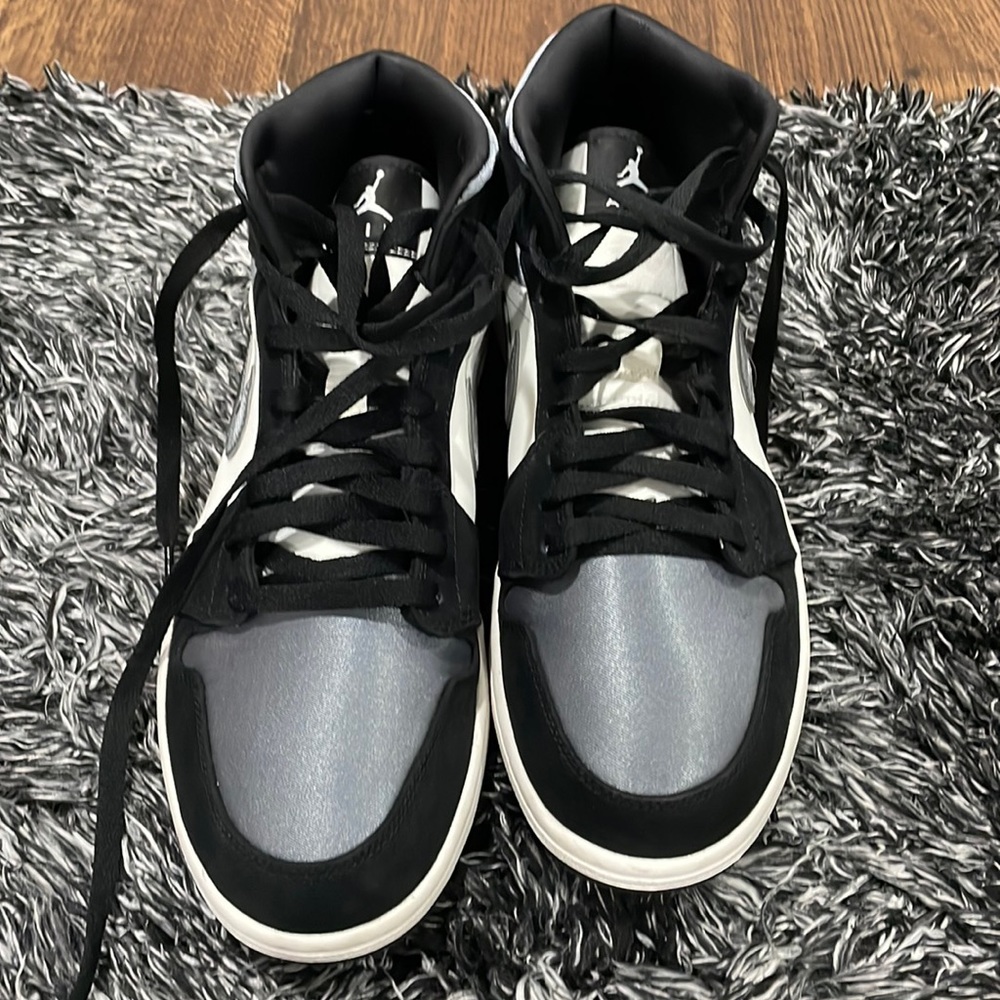 Jordan 1 mid smoke grey size 11